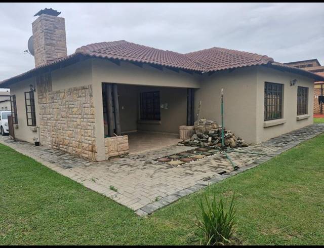 3 BEDROOM HOUSE FOR SALE IN THERESA PARK